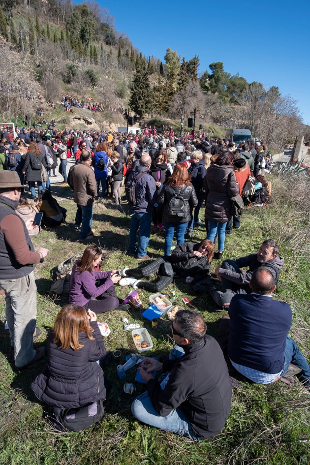 La celebración del patrón de Granada ha estado este año marcada por las alertas de nieve y frío de la Aemet