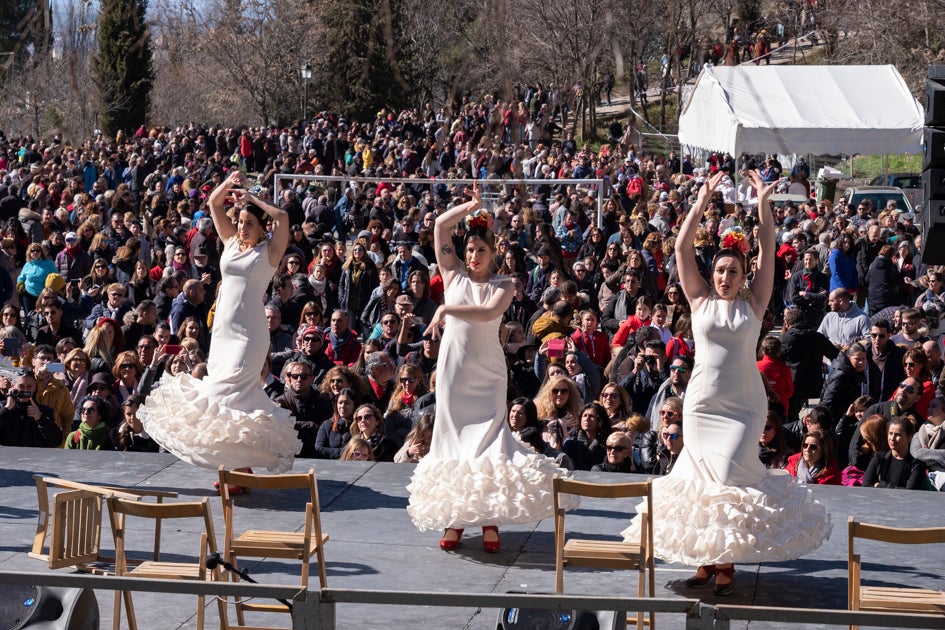 La celebración del patrón de Granada ha estado este año marcada por las alertas de nieve y frío de la Aemet