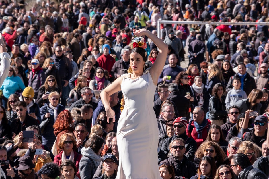 La celebración del patrón de Granada ha estado este año marcada por las alertas de nieve y frío de la Aemet