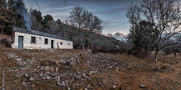 Exposición. El conocido refugio de la Cucaracha, fotos que forman parte de la exposición que puede visitarse en la Caja Rural (edificio central) hasta el 16 de febrero de 19,00 a 21,00. 