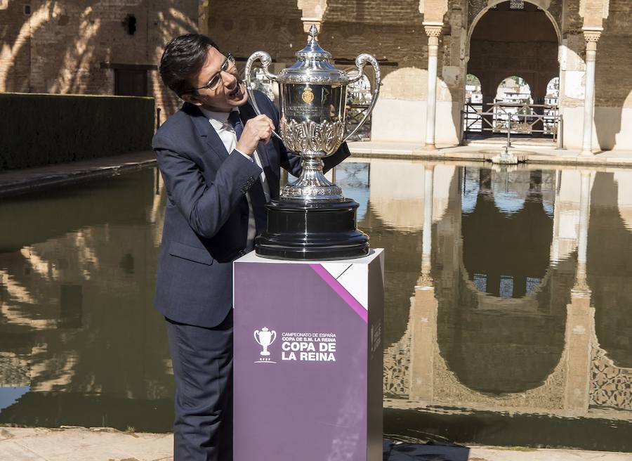 La final del torneo se jugará en el estadio de Los Cármenes de Granada el 11 de mayo y al trofeo aspiran Atlético de Madrid, Real Sociedad, Sevilla y Barcelona.