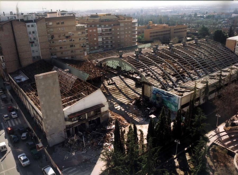 Trabajos de demolición del edificio. 2003