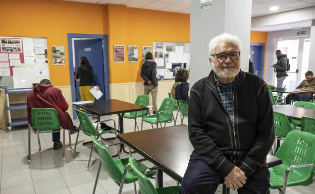 Emilio Marín, voluntario de la asociación Calor y Café.