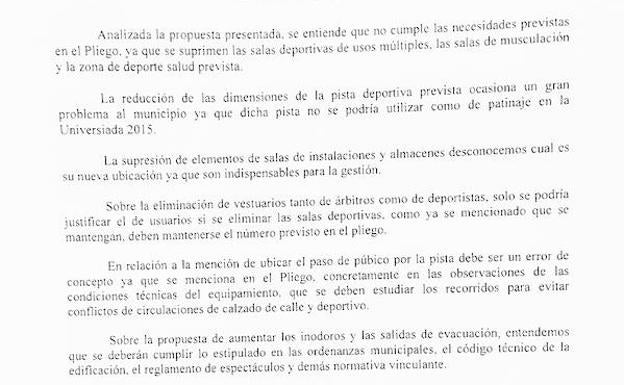 Imagen principal - Algunos fragmentos de los dos informes técnicos, donde se apuntan las posibles deficiencias o incumplimientos del pliego. Los informes del Patronato de Deportes no eran vinculantes. Hoy, el pabellón es uno de los proyectos investigados en la operación Nazarí. :: ideal