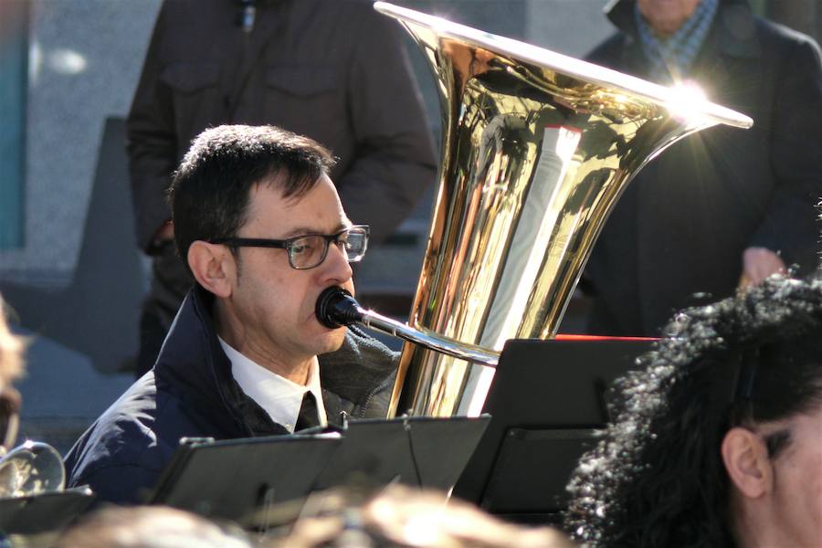 Cada vecino de este precioso pueblo del Valle de Lecrín guarda un lazo rojo bendecido y pasado por la imagen de San Blas para y en caso de enfermedad curar los males de garganta