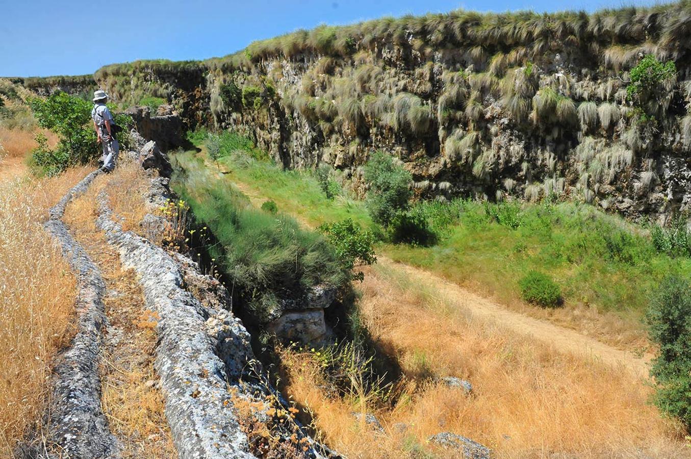 El Toril . Para perderse en un oasis entre badlands en Baños de Alicún