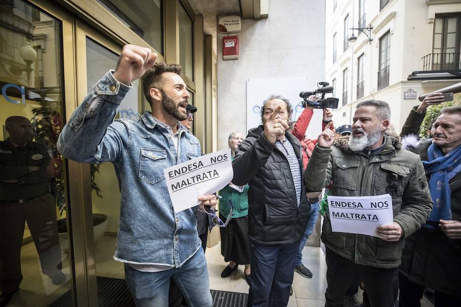 Unos 600 vecinos piden a las instituciones y la responsable de la red eléctrica que pongan solución a los problemas de suministro que sufren desde finales de 2018