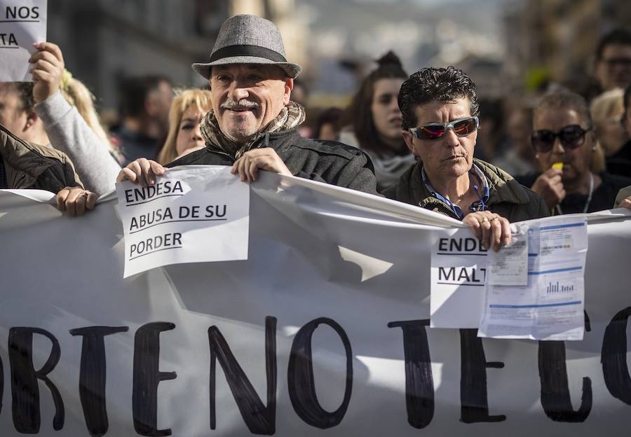 Unos 600 vecinos piden a las instituciones y la responsable de la red eléctrica que pongan solución a los problemas de suministro que sufren desde finales de 2018