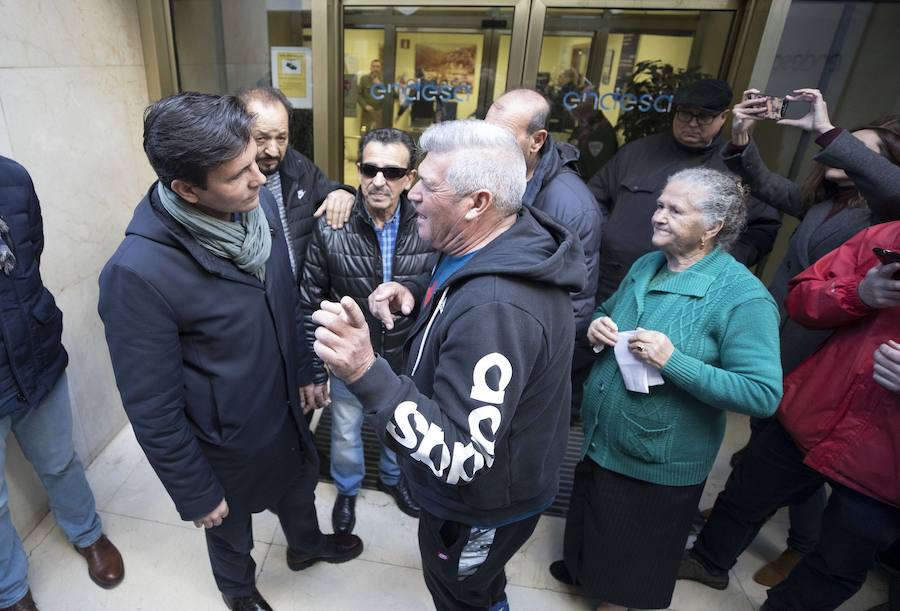 Unos 600 vecinos piden a las instituciones y la responsable de la red eléctrica que pongan solución a los problemas de suministro que sufren desde finales de 2018