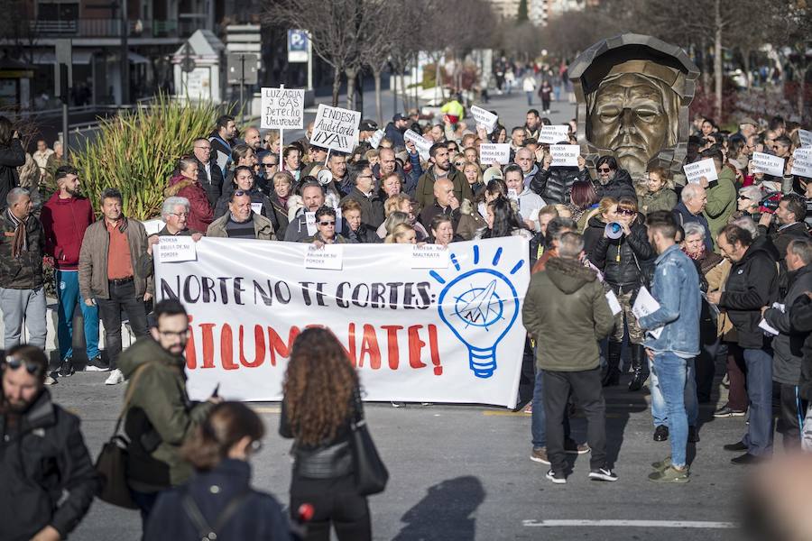 Unos 600 vecinos piden a las instituciones y la responsable de la red eléctrica que pongan solución a los problemas de suministro que sufren desde finales de 2018