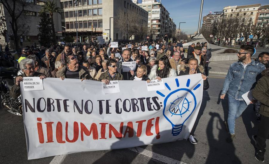 Unos 600 vecinos piden a las instituciones y la responsable de la red eléctrica que pongan solución a los problemas de suministro que sufren desde finales de 2018
