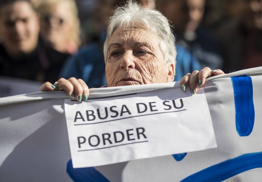 Unos 600 vecinos piden a las instituciones y la responsable de la red eléctrica que pongan solución a los problemas de suministro que sufren desde finales de 2018