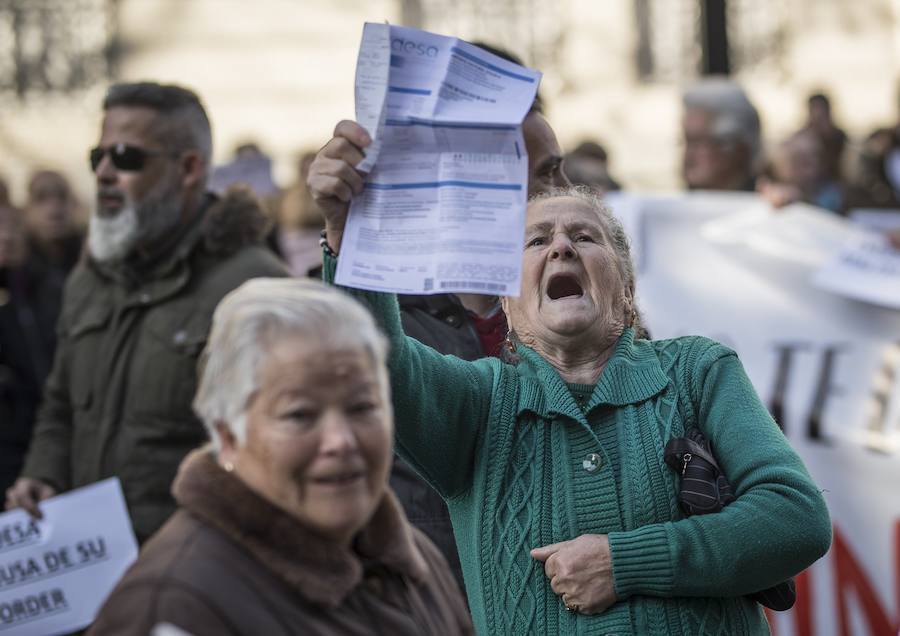 Unos 600 vecinos piden a las instituciones y la responsable de la red eléctrica que pongan solución a los problemas de suministro que sufren desde finales de 2018