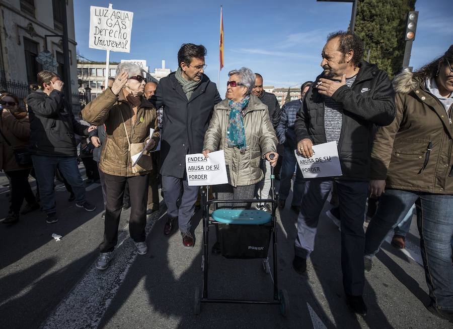 Unos 600 vecinos piden a las instituciones y la responsable de la red eléctrica que pongan solución a los problemas de suministro que sufren desde finales de 2018