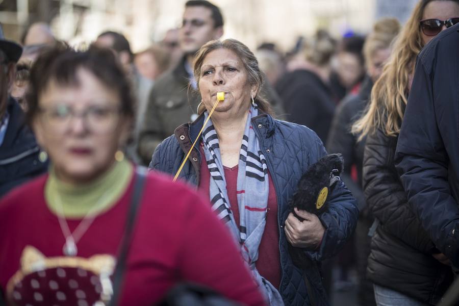 Unos 600 vecinos piden a las instituciones y la responsable de la red eléctrica que pongan solución a los problemas de suministro que sufren desde finales de 2018