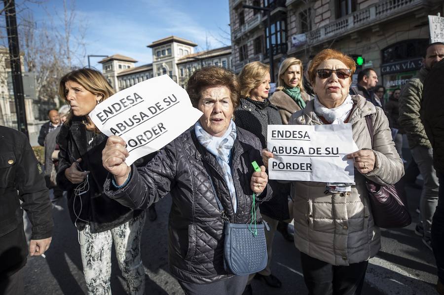 Unos 600 vecinos piden a las instituciones y la responsable de la red eléctrica que pongan solución a los problemas de suministro que sufren desde finales de 2018