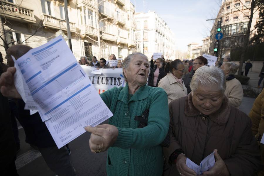 Unos 600 vecinos piden a las instituciones y la responsable de la red eléctrica que pongan solución a los problemas de suministro que sufren desde finales de 2018