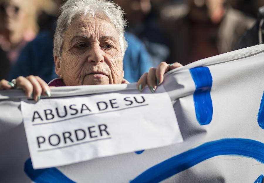 Unos 600 vecinos piden a las instituciones y la responsable de la red eléctrica que pongan solución a los problemas de suministro que sufren desde finales de 2018