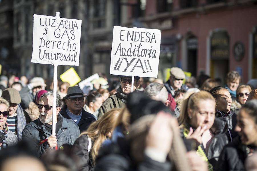 Unos 600 vecinos piden a las instituciones y la responsable de la red eléctrica que pongan solución a los problemas de suministro que sufren desde finales de 2018