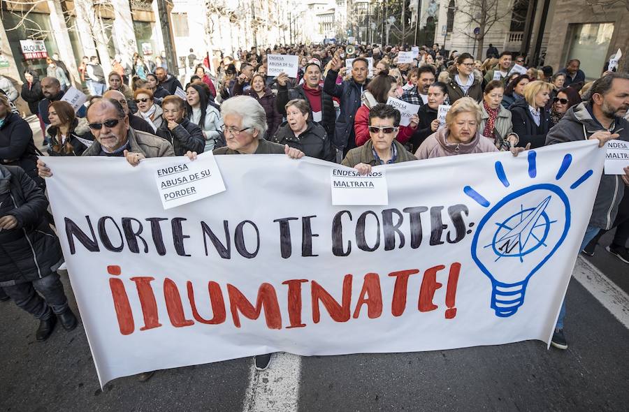 Unos 600 vecinos piden a las instituciones y la responsable de la red eléctrica que pongan solución a los problemas de suministro que sufren desde finales de 2018