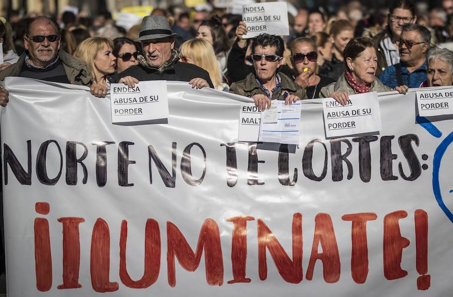 Unos 600 vecinos piden a las instituciones y la responsable de la red eléctrica que pongan solución a los problemas de suministro que sufren desde finales de 2018