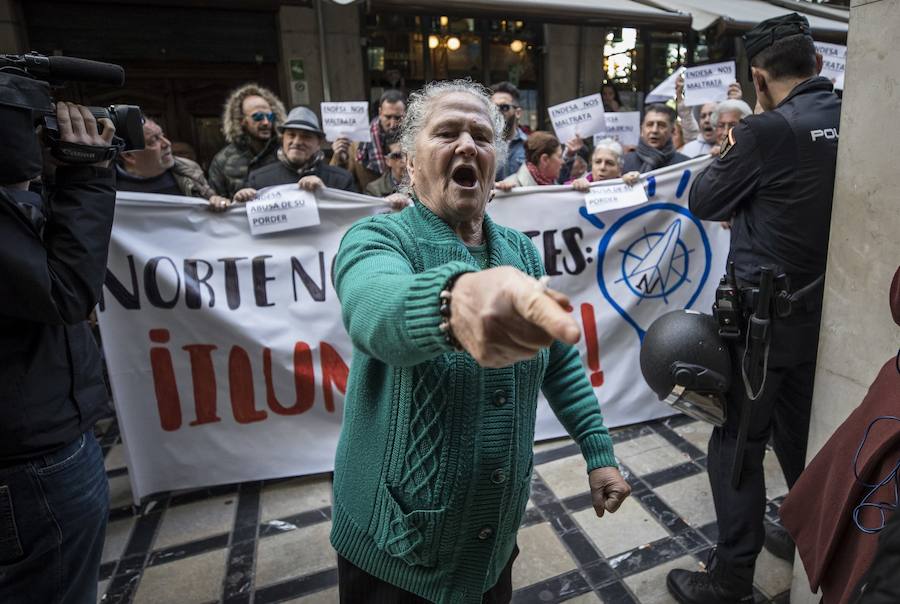 Unos 600 vecinos piden a las instituciones y la responsable de la red eléctrica que pongan solución a los problemas de suministro que sufren desde finales de 2018