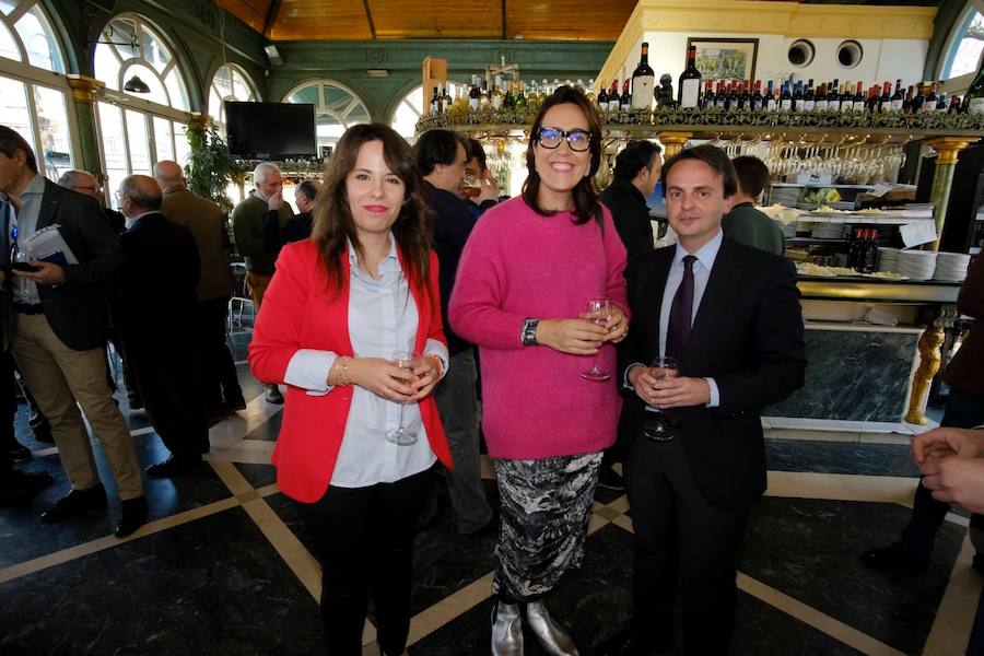 El restaurante Las Titas presentó este martes las Jornadas de cocina tradicional granadina, que cumplen su décima edición con el recuerdo de Antonio Torres. Cuidar lo de siempre y potenciar los productos de la tierra es el objetivo, tal y como explicó el promotor de la iniciativa, Pepe Torres, propietarios de Las Titas. 