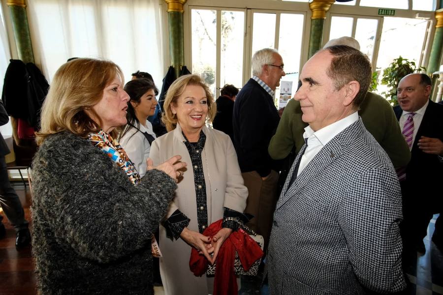 El restaurante Las Titas presentó este martes las Jornadas de cocina tradicional granadina, que cumplen su décima edición con el recuerdo de Antonio Torres. Cuidar lo de siempre y potenciar los productos de la tierra es el objetivo, tal y como explicó el promotor de la iniciativa, Pepe Torres, propietarios de Las Titas. 