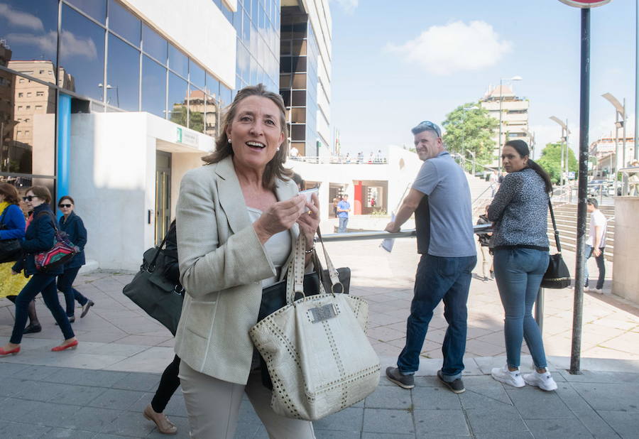 Isabel Nieto, a su salida de los juzgados tras declarar por el 'caso Serrallo'