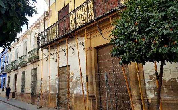 Imagen de enero. Estado actual del exterior del Palacio del Ecijano de Andújar.