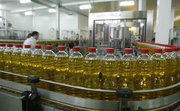Los agricultores italianos cobran el aceite de oliva virgen extra a más del doble que los españoles 