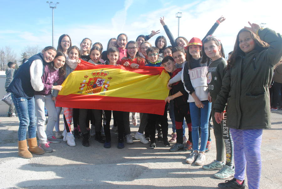 Más de seiscientos escolares disfrutan del deporte femenino de élite gracias a la visita de las selecciones de España e Irlanda