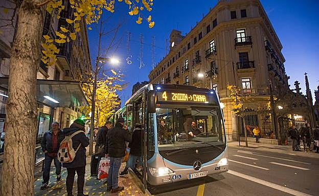 La Línea 4 en una de sus paradas en Gran Vía