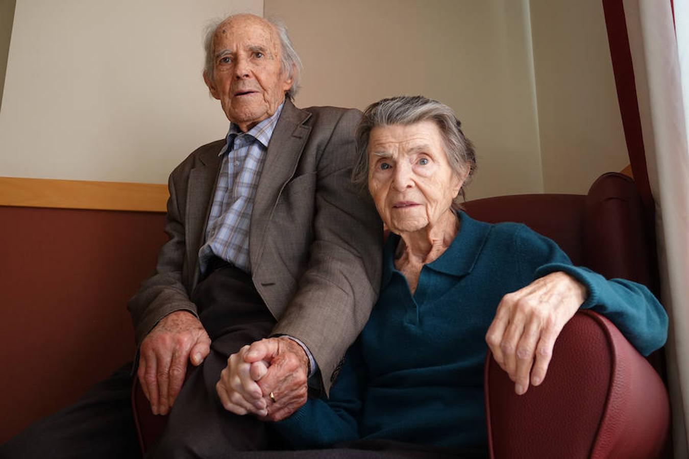 Dos nanogenarios naturales de Güéjar Sierra, Felipe Martín (91) y Manuela Quirós, celebran su 60 aniversario. La relación de pareja empezó con una bonita amistad y no han festejado nunca el día de los enamorados. 