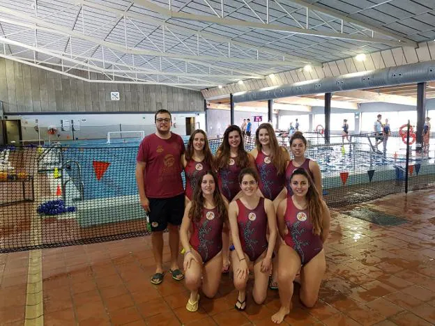 Equipo femenino de waterpolo del CN Jaén. 