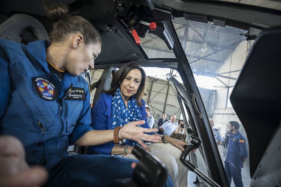 Margarita Robles, ministra de Defensa, visita las instalaciones de la Base Aérea de Armilla