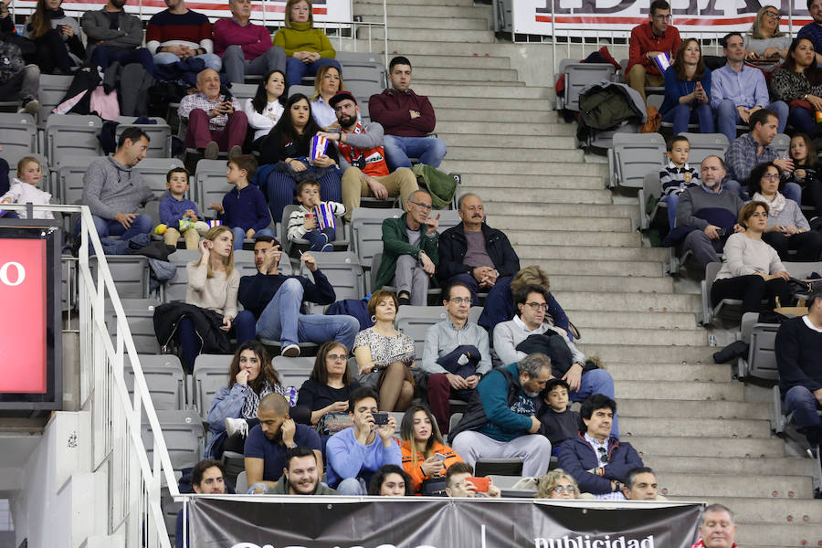 Búscate en el público del partido del Covirán