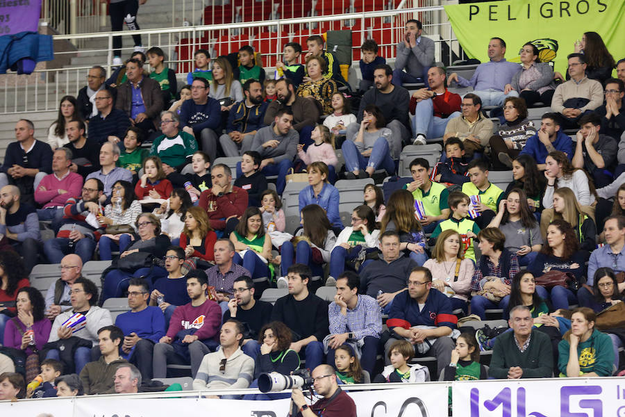 Búscate en el público del partido del Covirán