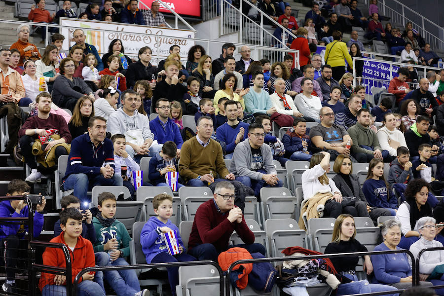 Búscate en el público del partido del Covirán