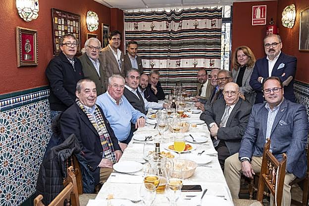 La comida de pregoneros oficiales de la Semana Santa se celebró en el bar León.