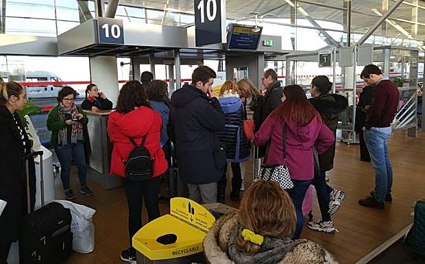El vuelo entre París y Granada, con más de tres horas y media de retraso