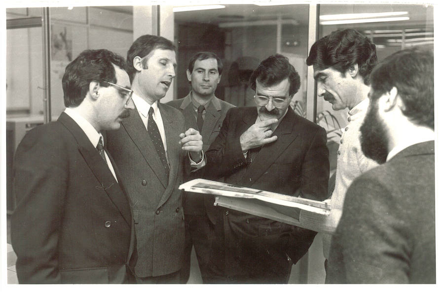 El presidente de la Junta de Andalucía, José Rodríguez de la Borbolla, visita las instalaciones de IDEAL. 1986