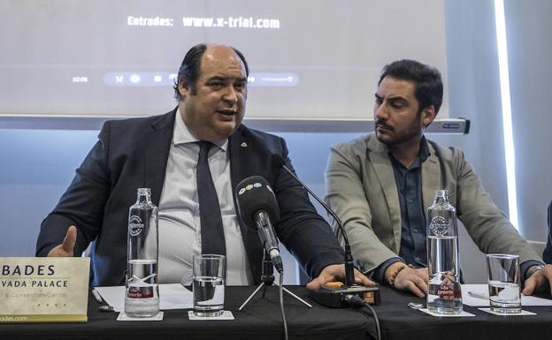 San José junto al concejal de Deportes de Granada, Eduardo Castillo, durante la presentación del evento.