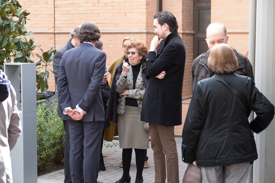 Familiares, amigos, periodistas, empleados y jubilados de IDEAL y representantes de diversas instituciones han dicho este martes el último adiós al histórico director de IDEAL, Melchor Sáiz-Pardo, cuyo funeral ha tenido lugar esta tarde en el Cementerio de San José de Granada.