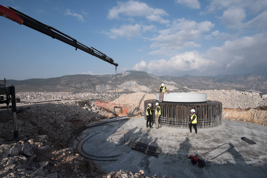 El modelo de Unión Eólica Andaluza y Wind Hunter alcanzará los 151 metros de altura y está cimentado sobre una base de hormigón de 20 metros de diámetro