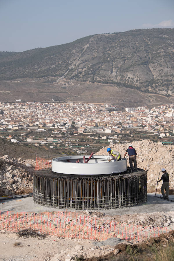 El modelo de Unión Eólica Andaluza y Wind Hunter alcanzará los 151 metros de altura y está cimentado sobre una base de hormigón de 20 metros de diámetro