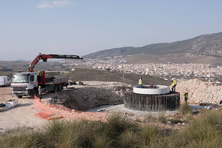 El modelo de Unión Eólica Andaluza y Wind Hunter alcanzará los 151 metros de altura y está cimentado sobre una base de hormigón de 20 metros de diámetro