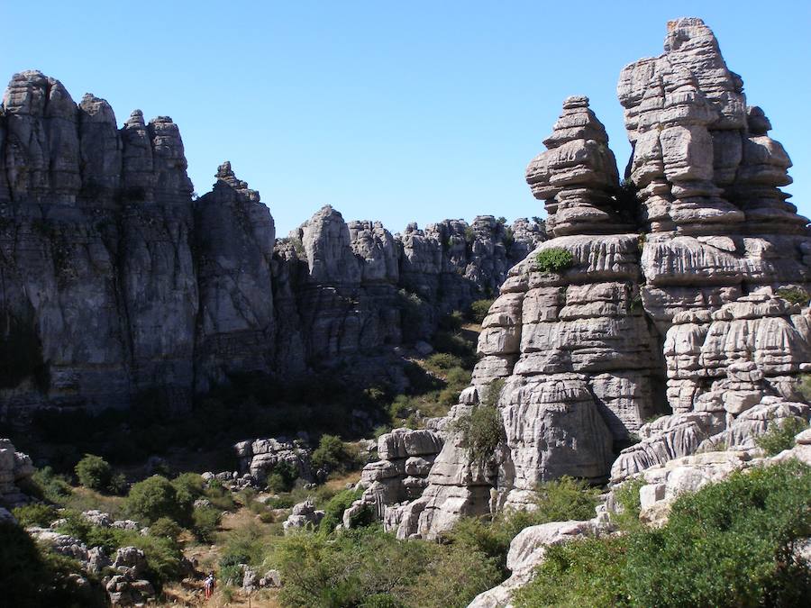 Pueblos blancos, castillos y fortalezas, parajes naturales y mucho más, a menos de dos horas de Granada capital