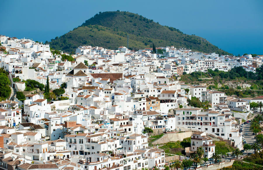 Pueblos blancos, castillos y fortalezas, parajes naturales y mucho más, a menos de dos horas de Granada capital