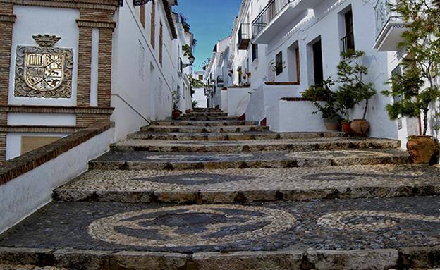 Pueblos blancos, castillos y fortalezas, parajes naturales y mucho más, a menos de dos horas de Granada capital